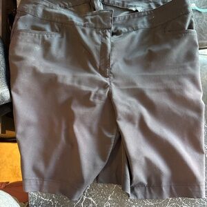 Black PGA tour motion flex size 14 women shorts
